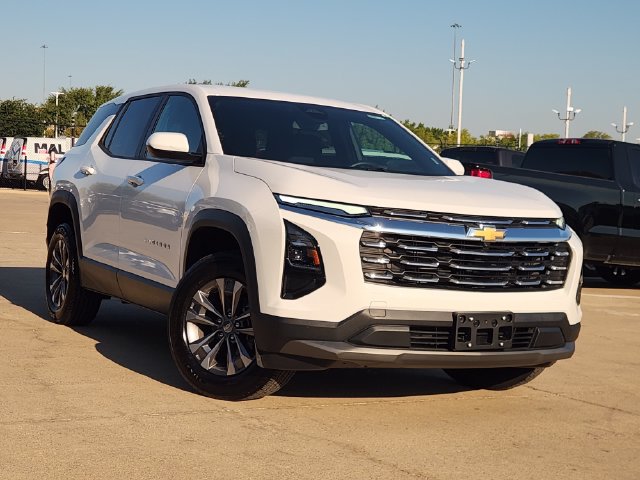 Used 2026 Chevrolet Equinox LT FWD image 2