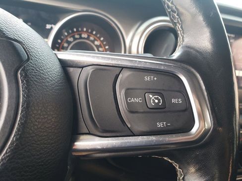 Used 2018 Jeep Wrangler Unlimited Sahara image 34