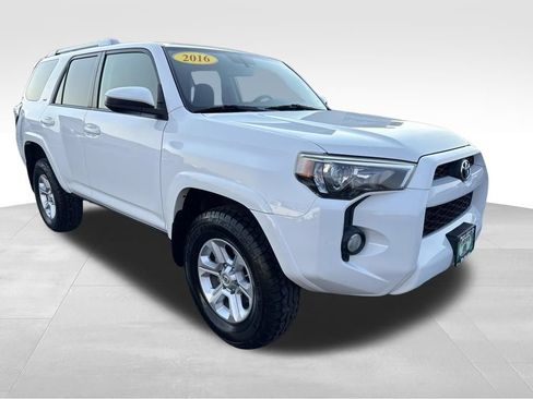 Used 2016 Toyota 4Runner SR5 AWD/4WD image 8