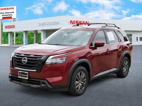 Used 2022 Nissan Pathfinder SV FWD image 2