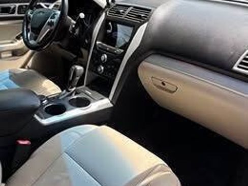 Used 2013 Ford Explorer XLT AWD/4WD image 3
