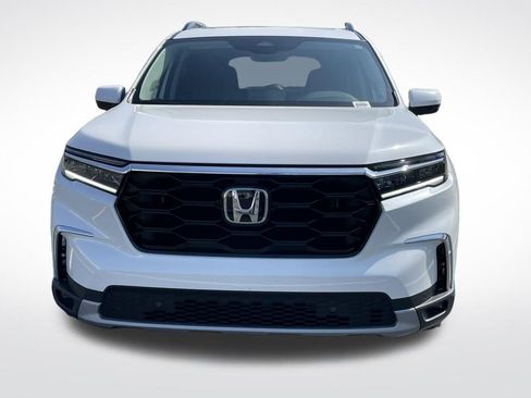 Certified 2025 Honda Pilot Touring image 9