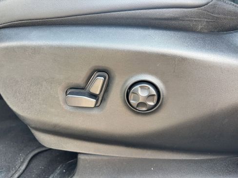 Used 2025 Chrysler Pacifica Select image 22