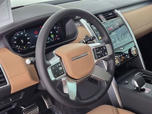 New 2026 Land Rover Discovery Limited Edition AWD/4WD image 21