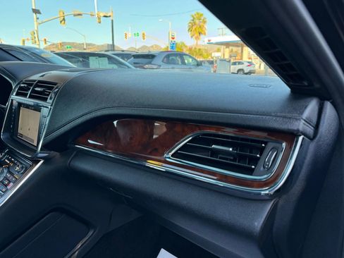 Used 2017 Lincoln Continental Reserve w/ Climate Package image 38