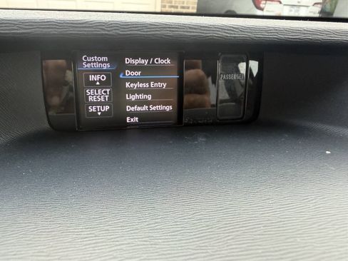 Used 2012 Toyota Sienna XLE w/ Entertainment Pkg FWD image 32