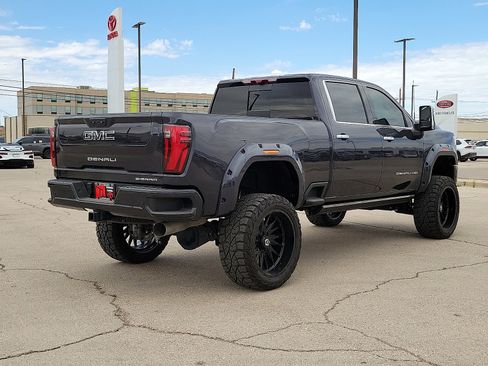 Used 2024 GMC Sierra 2500 Denali Ultimate AWD/4WD image 4