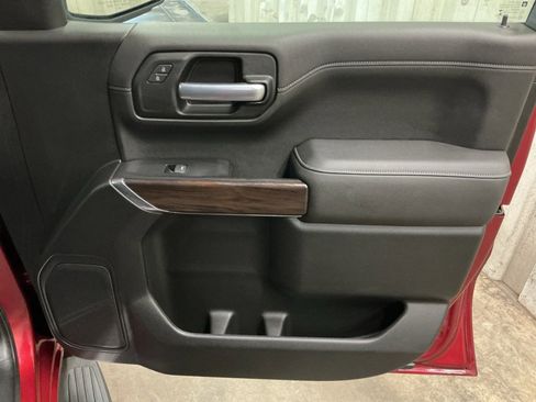 Used 2019 GMC Sierra 1500 SLT image 32