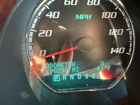 Used 2009 Buick Lucerne CXL image 25