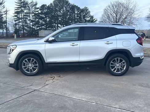 Used 2022 GMC Terrain SLT w/ LPO, Floor Liner Package image 3