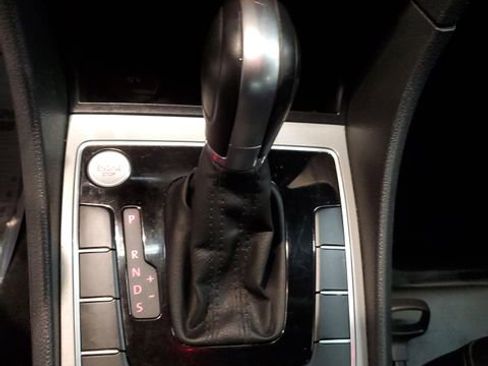 Used 2020 Volkswagen Passat 2.0T SE image 25