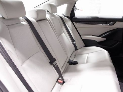 Used 2018 Honda Accord EX image 16