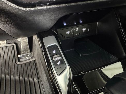 Used 2025 Kia Sorento SX image 21