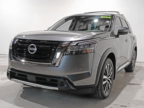 Used 2024 Nissan Pathfinder Platinum w/ Cargo Package image 3