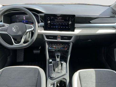 New 2025 Volkswagen Taos SE image 10