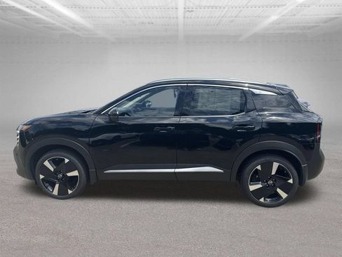 Used 2025 Nissan Kicks SR AWD/4WD image 2