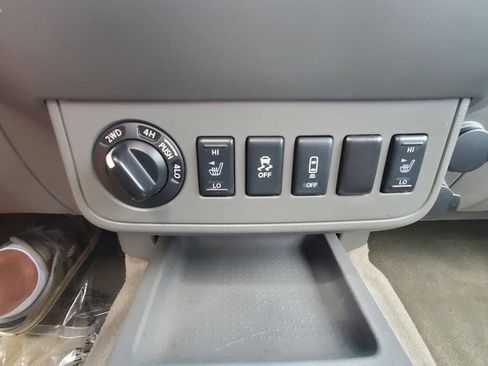 Used 2014 Nissan Frontier SL image 15