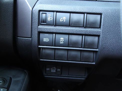 Used 2025 Toyota Tacoma SR5 AWD/4WD image 20