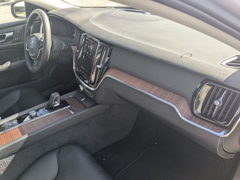 Used 2024 Volvo S60 B5 Plus FWD image 19