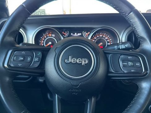 Certified 2022 Jeep Gladiator Sport AWD/4WD image 22