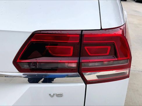 Used 2018 Volkswagen Atlas SEL w/ R-Line Package FWD image 28