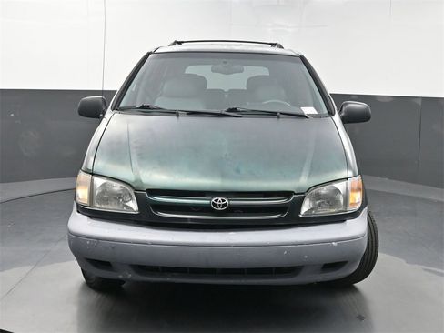 Used 2000 Toyota Sienna LE image 32