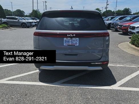 Used 2024 Kia Carnival EX FWD image 4