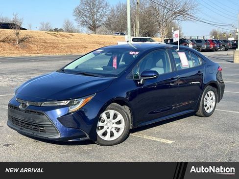 Certified 2023 Toyota Corolla LE image 1