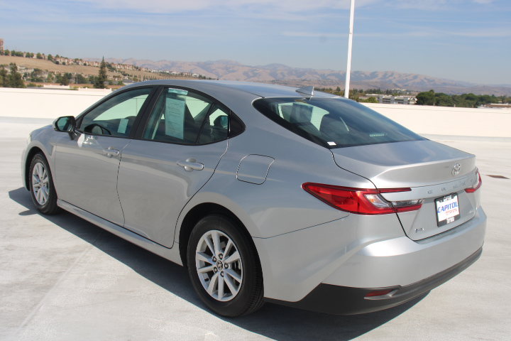 Certified 2025 Toyota Camry LE FWD image 5