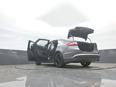 Used 2014 Ford Fusion SE w/ Equipment Group 202A image 40