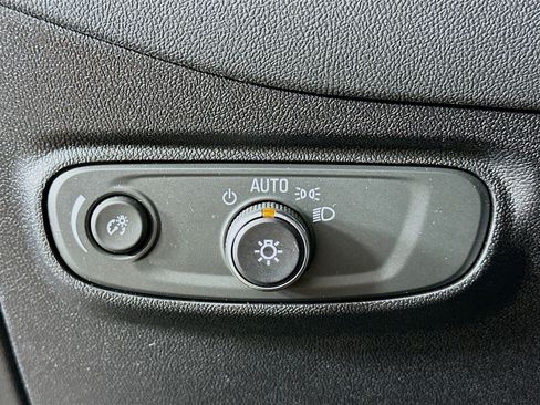 Used 2018 Chevrolet Equinox LT w/ Sun & Infotainment Package image 17