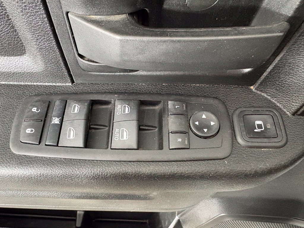 Used 2024 RAM 3500 Tradesman w/ Chrome Appearance Group AWD/4WD image 19