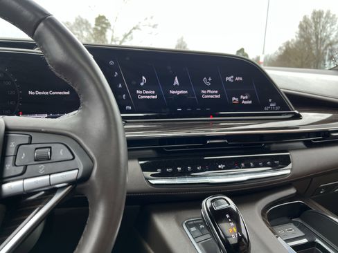 Used 2021 Cadillac Escalade Premium Luxury w/ Driver Assist Tech Package image 32