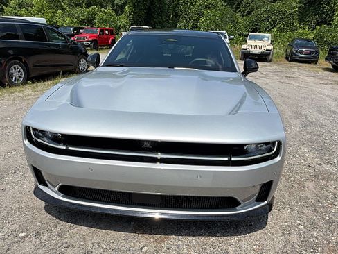 Used 2024 Dodge Charger Daytona R/T w/ Plus Group AWD/4WD image 3