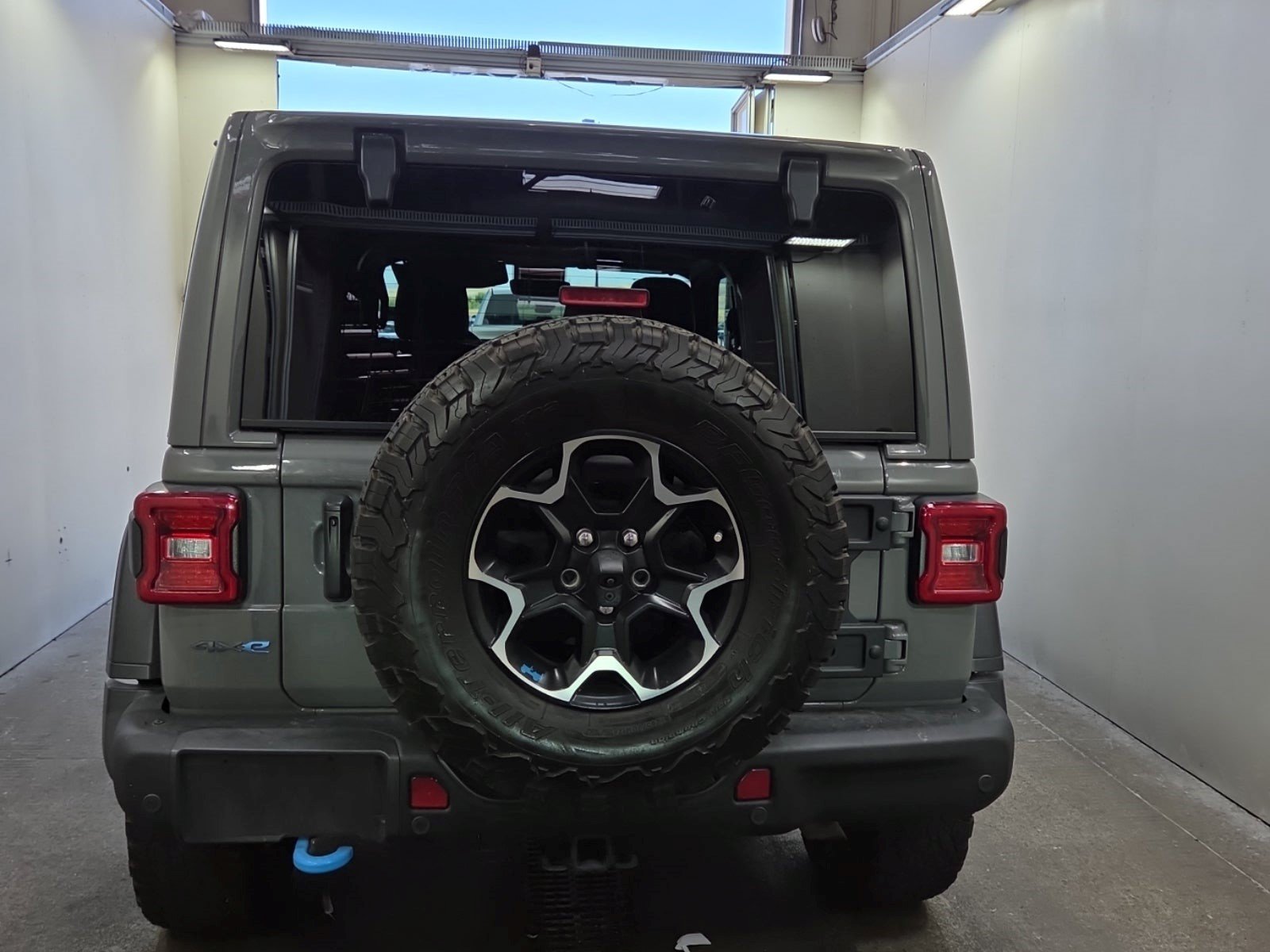 Used 2022 Jeep Wrangler Unlimited Rubicon 4xe w/ Steel Bumper Group AWD/4WD image 5