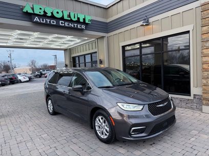 Used 2023 Chrysler Pacifica Touring-L