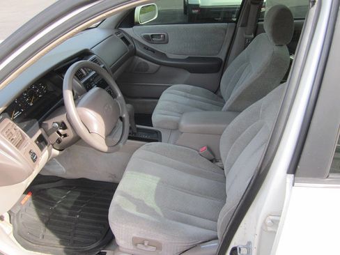 Used 1998 Toyota Avalon XL image 10