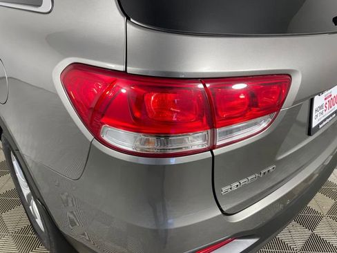 Used 2017 Kia Sorento AWD w/ LX Convenience Package image 18
