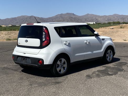 Used 2019 Kia Soul w/ Convenience Package FWD image 3