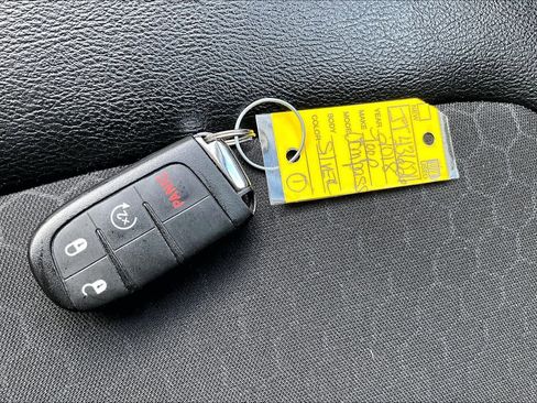 Used 2018 Jeep Compass Latitude w/ Cold Weather Group image 14