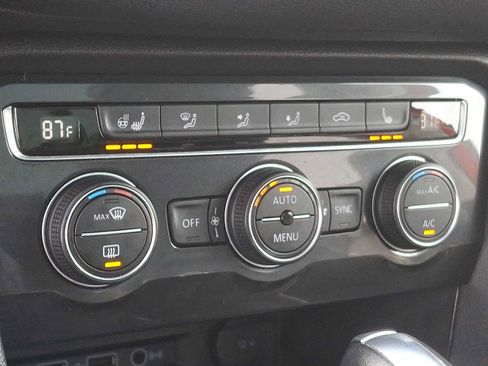 Used 2019 Volkswagen Tiguan SEL Premium image 16