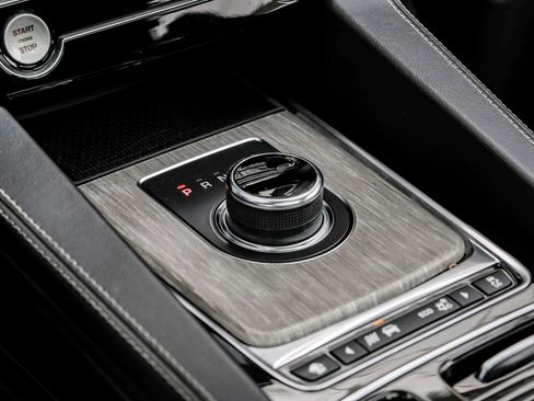 Used 2019 Jaguar F-PACE S image 29