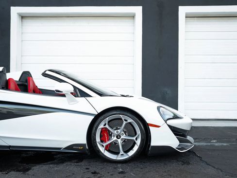 Used 2020 McLaren 600LT Spider RWD image 12