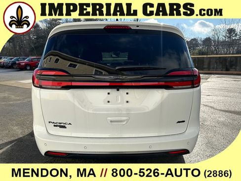 New 2026 Chrysler Pacifica Select image 10