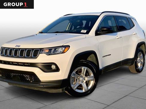 Used 2024 Jeep Compass Latitude image 1