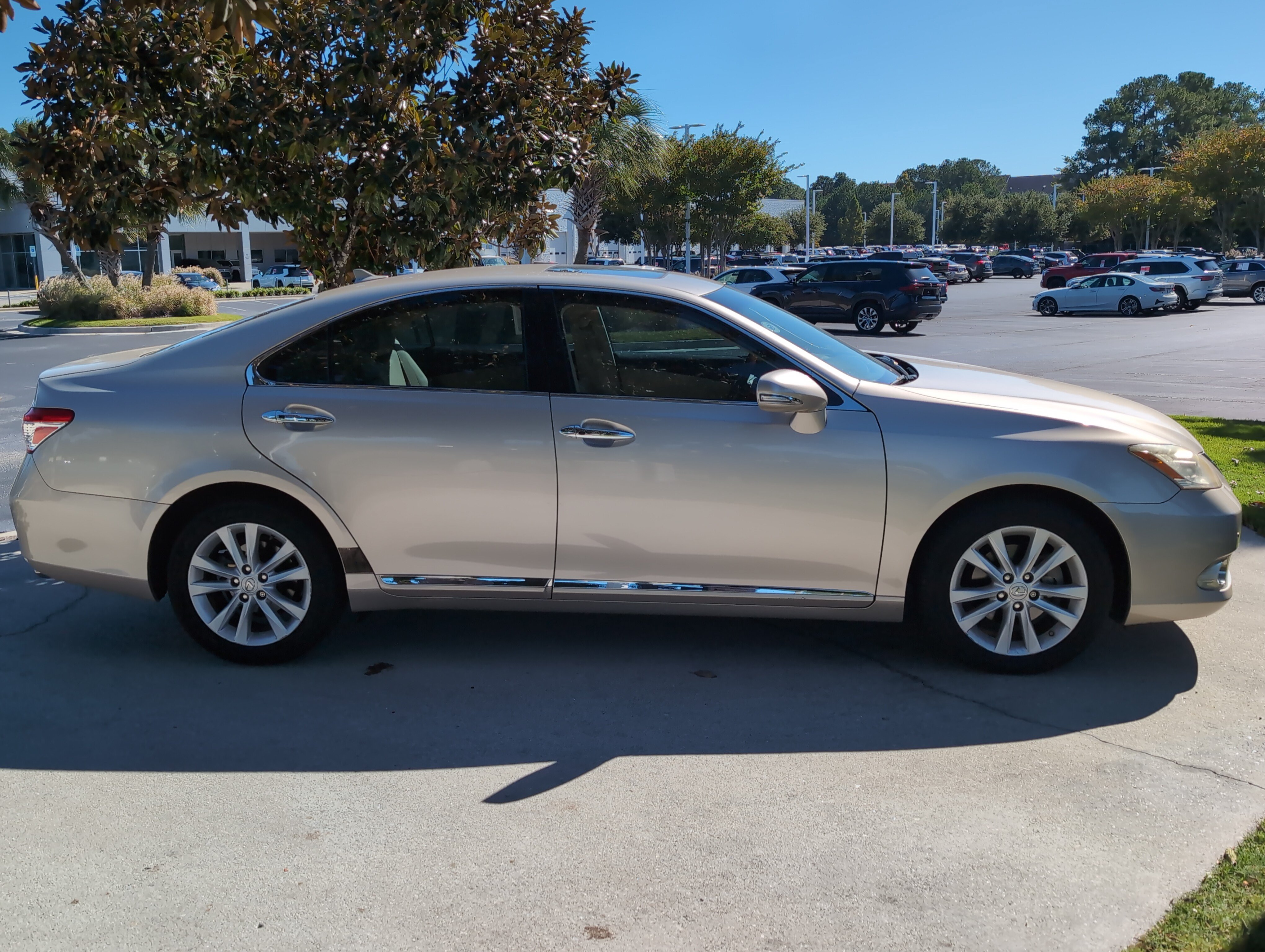 Used 2011 Lexus ES 350 FWD image 11