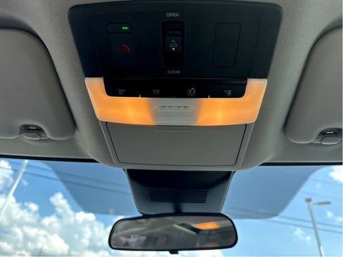 Used 2025 Nissan Sentra SR w/ SR Premium Package FWD image 23