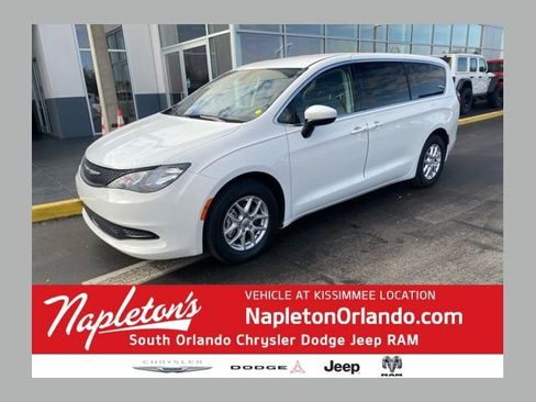 Used 2022 Chrysler Voyager LX image 1