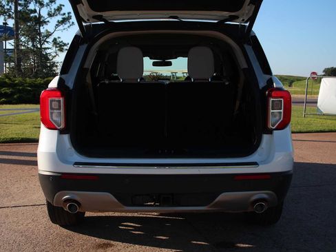 Used 2023 Ford Explorer Limited w/ Limited Technology Package AWD/4WD image 9