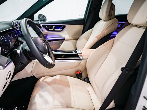 Used 2025 Mercedes-Benz GLC 300 image 16